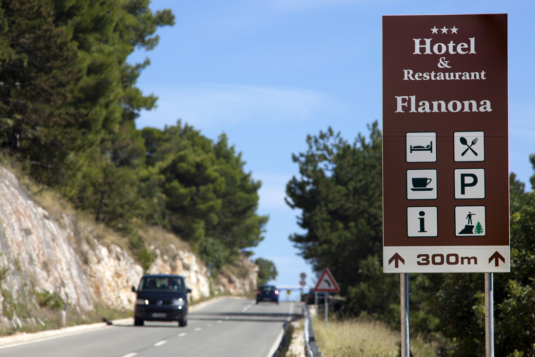 10 flanona signpost plomin